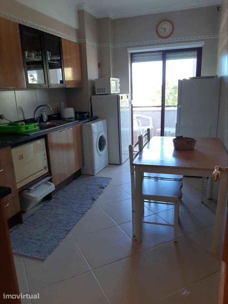 Quarto - localizado em Caparica Lisbon - Grande imagem: 2/14