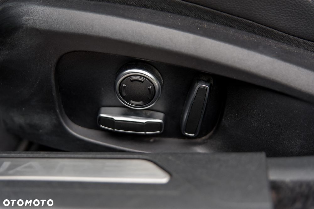 Jaguar XE 2.0 T Prestige - 24