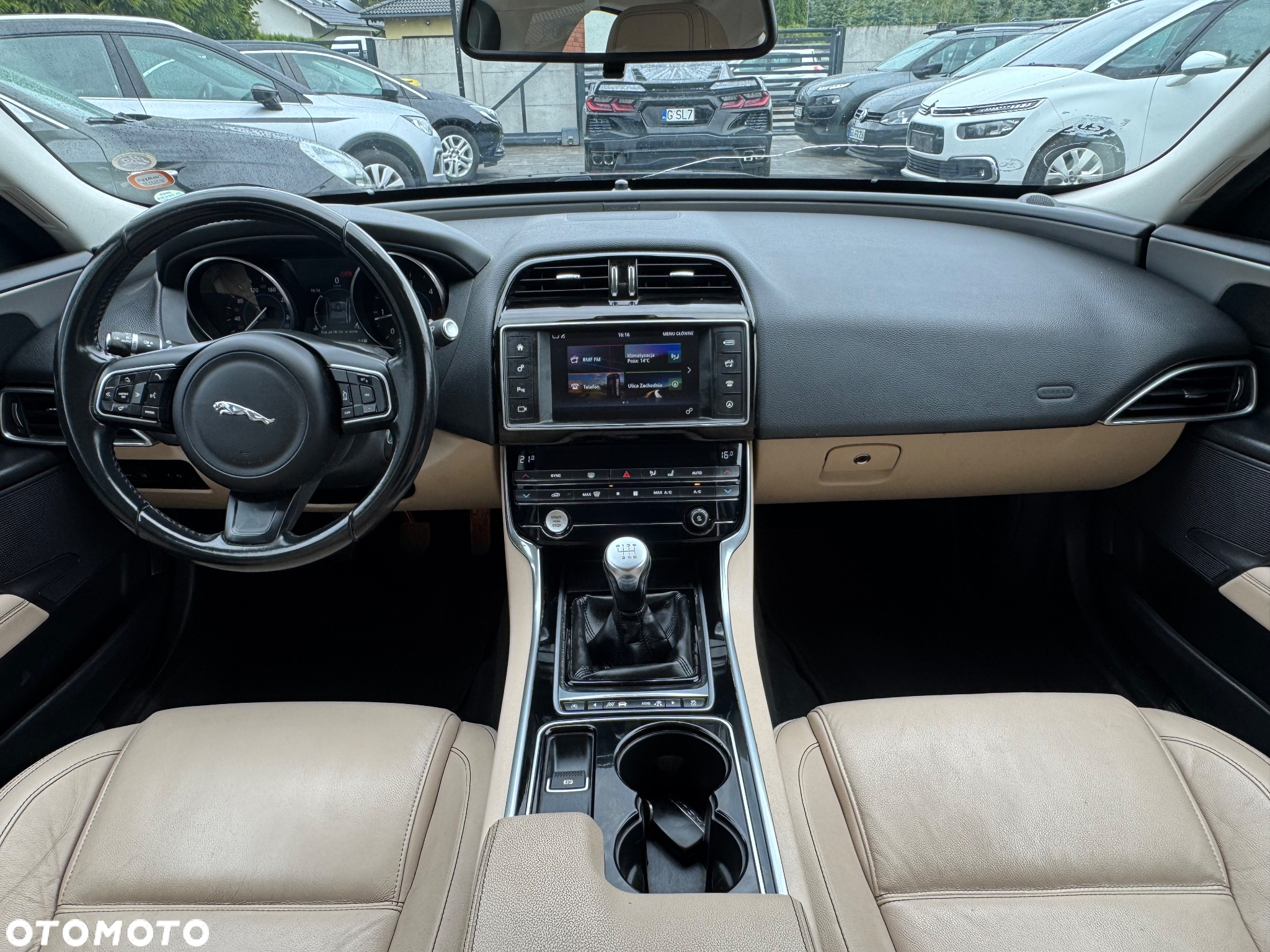 Jaguar XE 2.0 D Prestige - 18