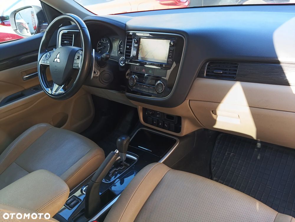 Mitsubishi Outlander 2.0 Intense + Navi 4WD CVT - 10