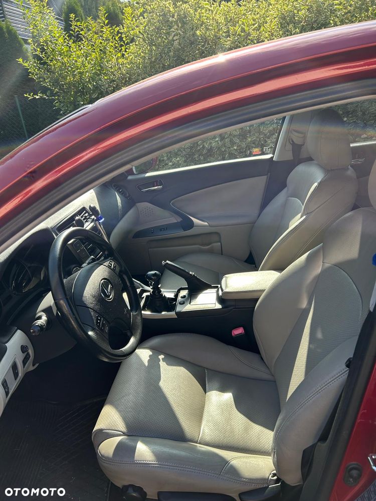 Lexus IS 220d - 10