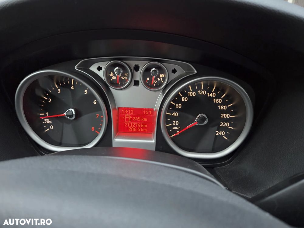 Ford Focus 1.6i 16V Trend - 10