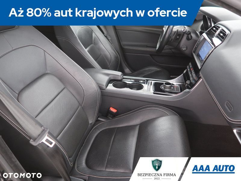 Jaguar XE - 11