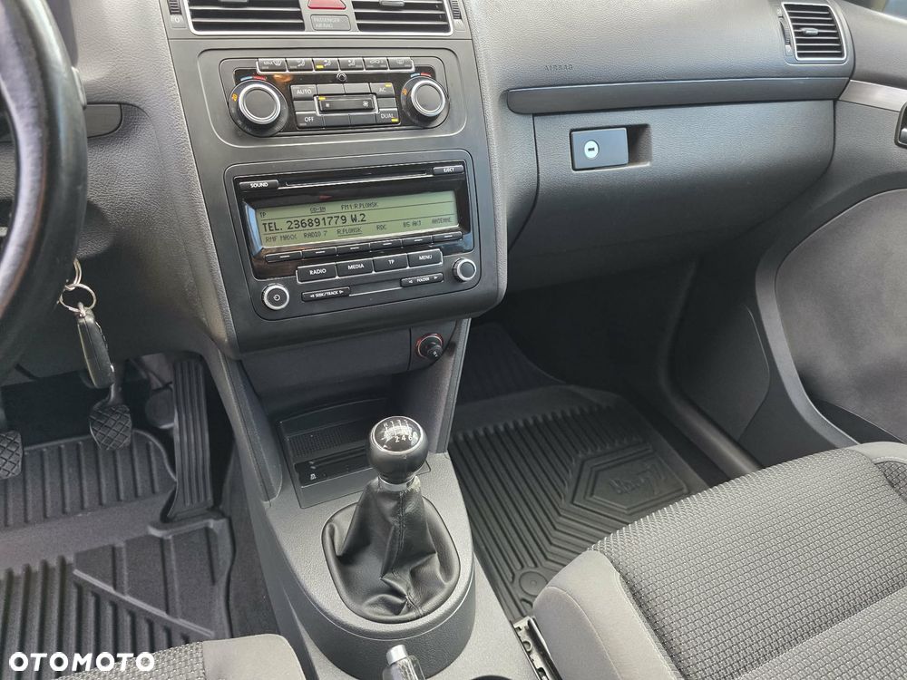 Volkswagen Touran - 12