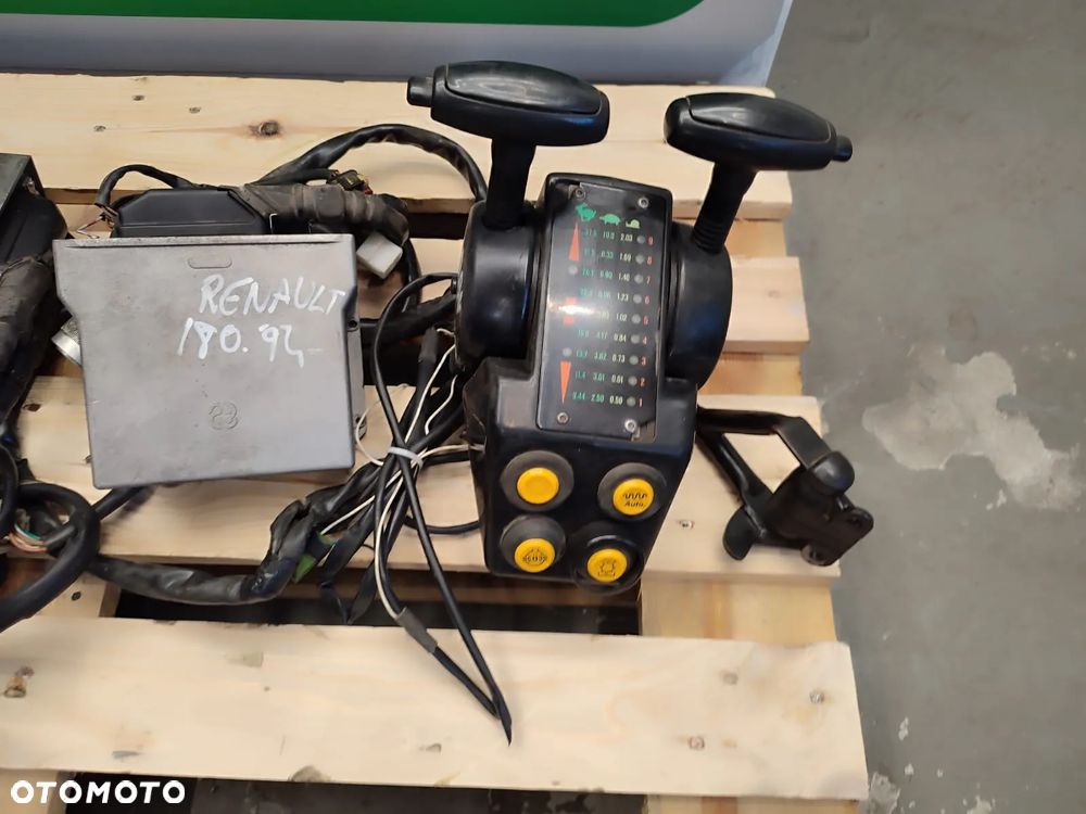 Sterownik zmiany biegów  E01 88 85  Renault 180.94 TZ - 9