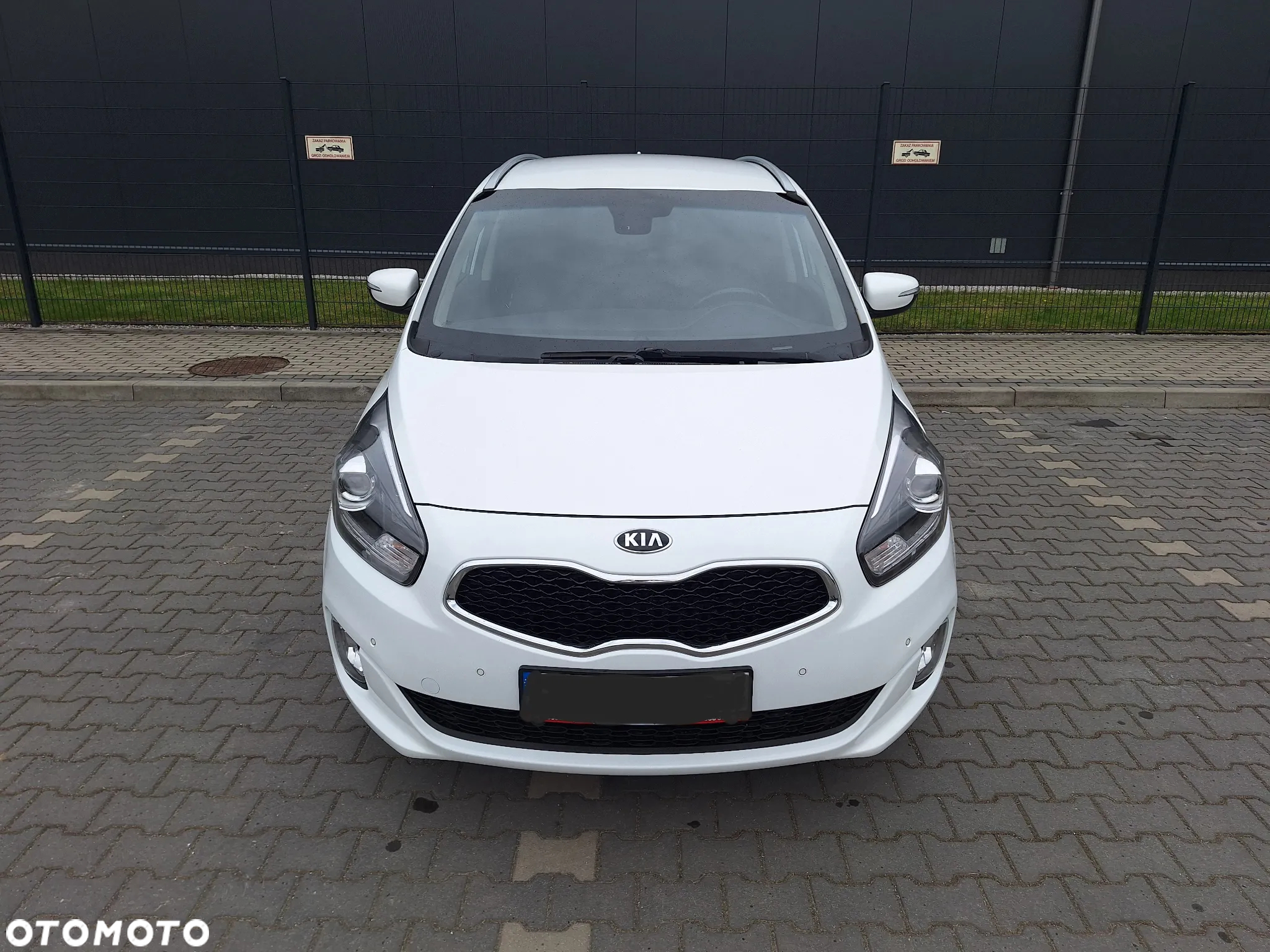 Kia Carens - 4