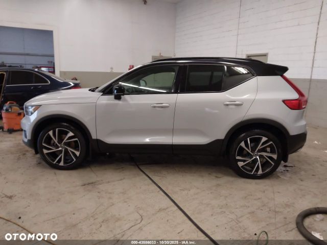 Volvo XC 40 T5 AWD R-Design - 10