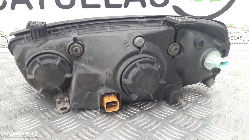 FAROL DIREITO HYUNDAI ELANTRA SEDAN 2001 -921022DXXX - 2