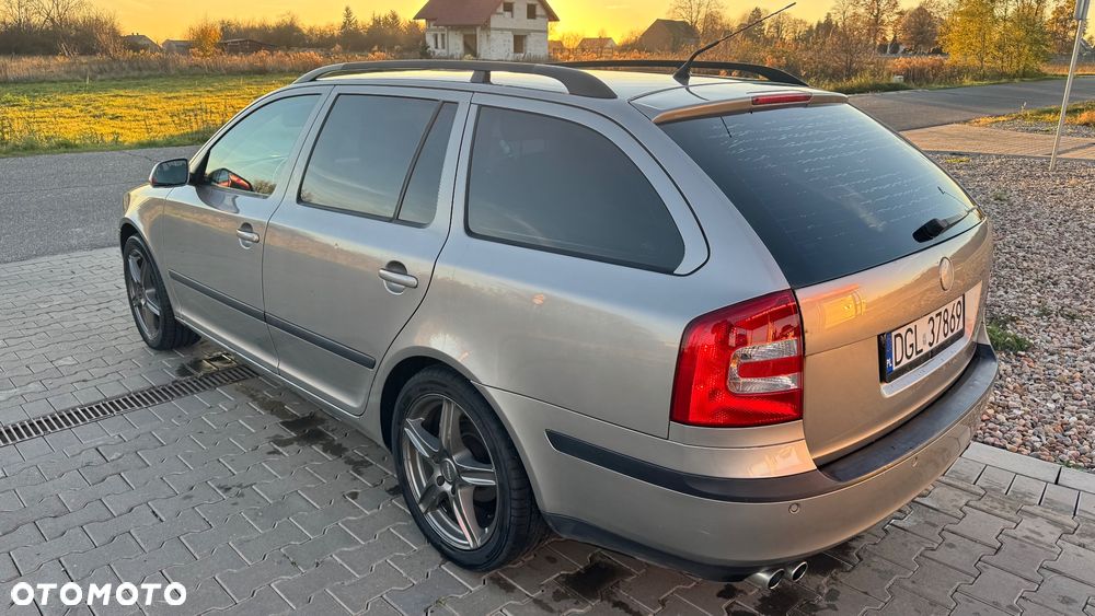 Skoda Octavia 2.0 FSI Elegance Tiptr - 4