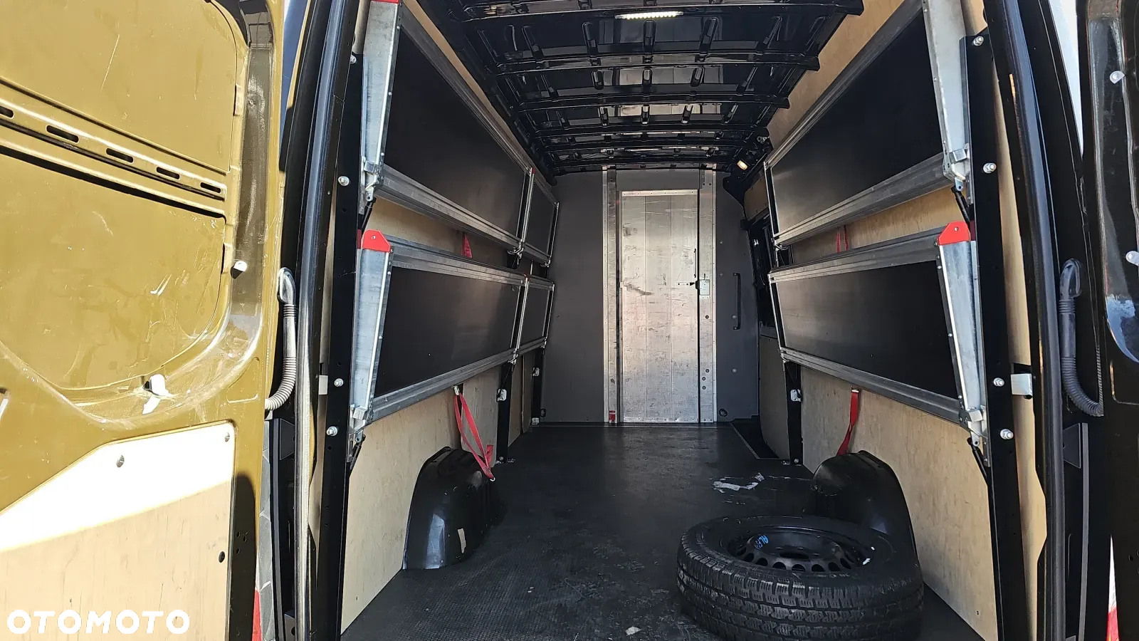 Mercedes-Benz Sprinter - 11