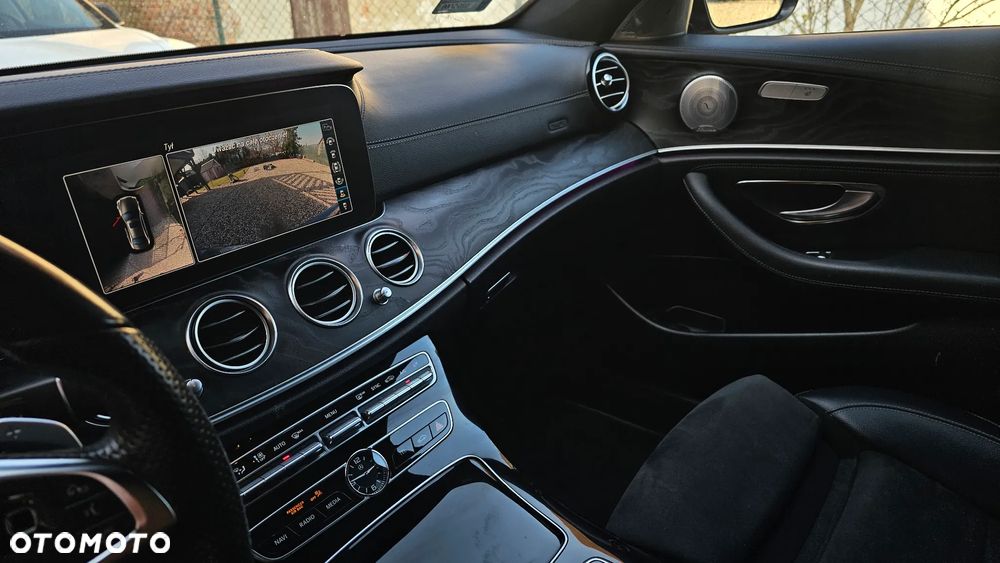 Mercedes-Benz Klasa E 220 d 4Matic 9G-TRONIC AMG Line - 8