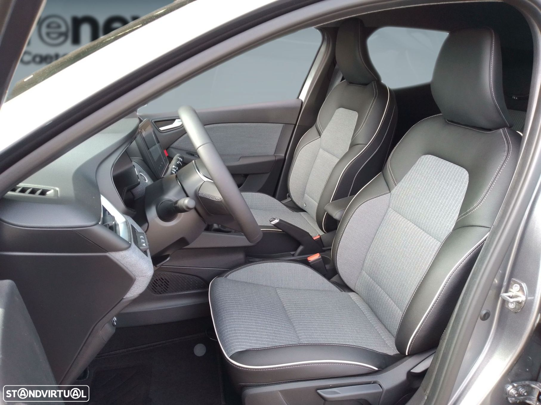 Renault Clio 1.0 TCe Techno Bi-Fuel - 11