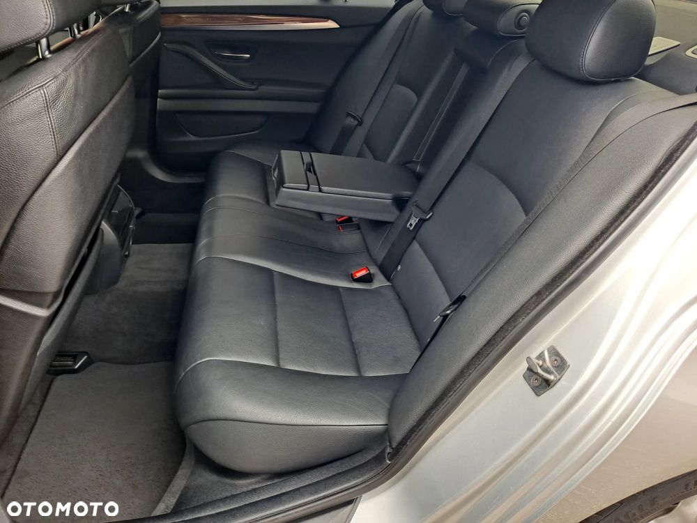 BMW Seria 5 530d xDrive Luxury Line - 17
