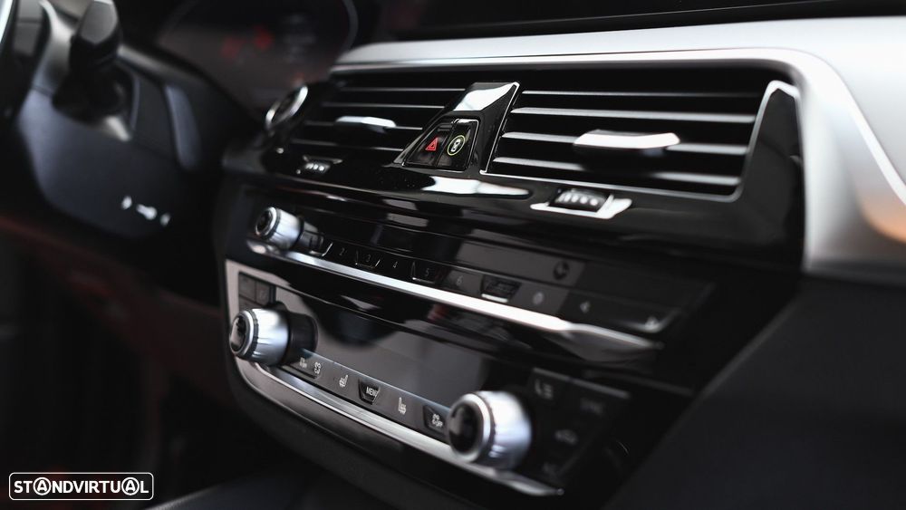 BMW 520 d Pack Desportivo M Auto - 38