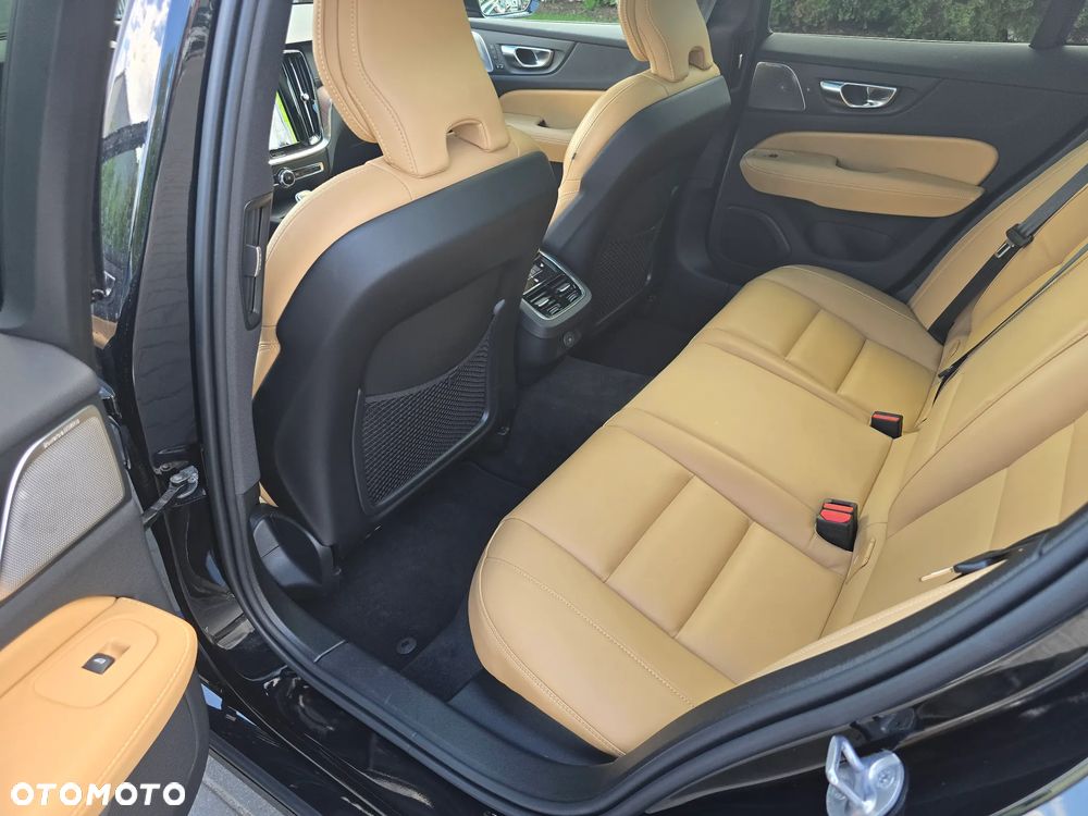 Volvo V60 B4 B DKG Ultra Dark - 16