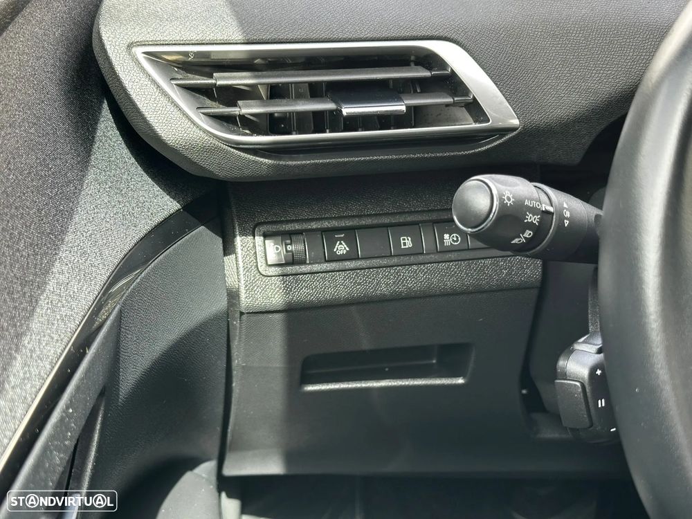 Peugeot 3008 1.6 Hybrid Allure e-EAT8 - 32