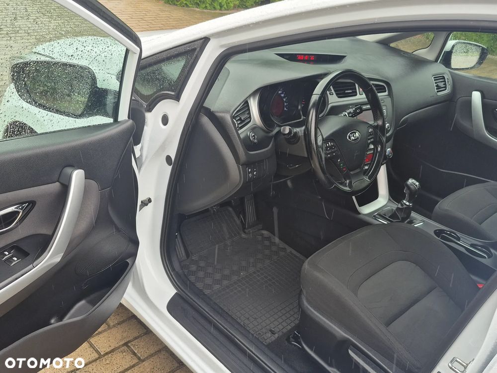 Kia Ceed - 10
