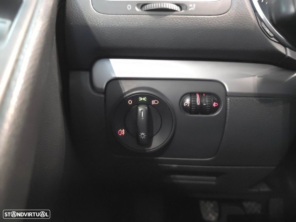 VW Golf 1.6 TDi Trendline BlueMotion - 16