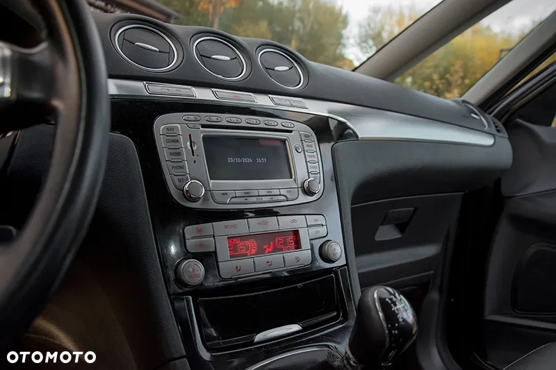 Ford S-Max 2.0 FF Titanium - 35