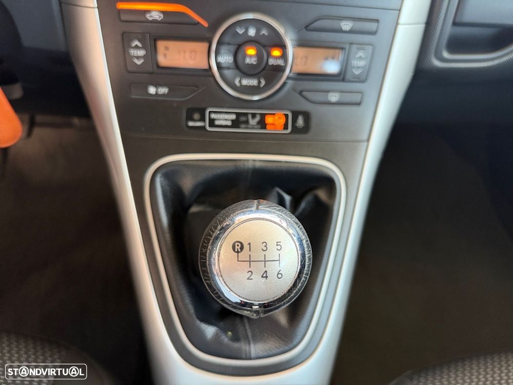 Toyota Auris 1.33 VVT-i Comfort+J16 - 15