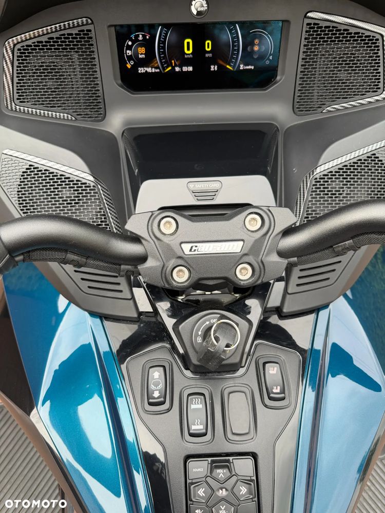 Can-Am Spyder - 6