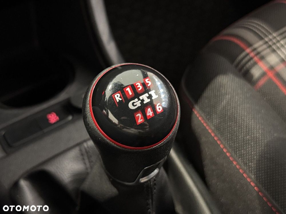 Volkswagen up! 1.0 TSI GTI - 27