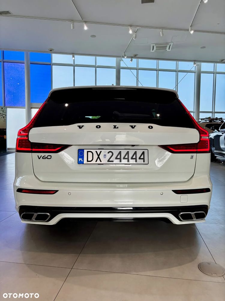 Volvo V60 D4 R-Design - 9