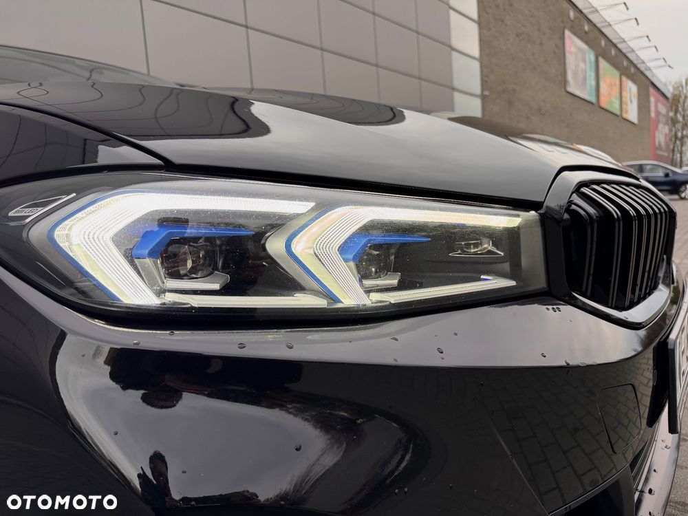 BMW Seria 3 320i xDrive M Sport - 9