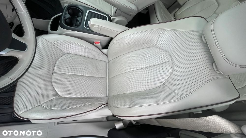 Chrysler Pacifica - 13
