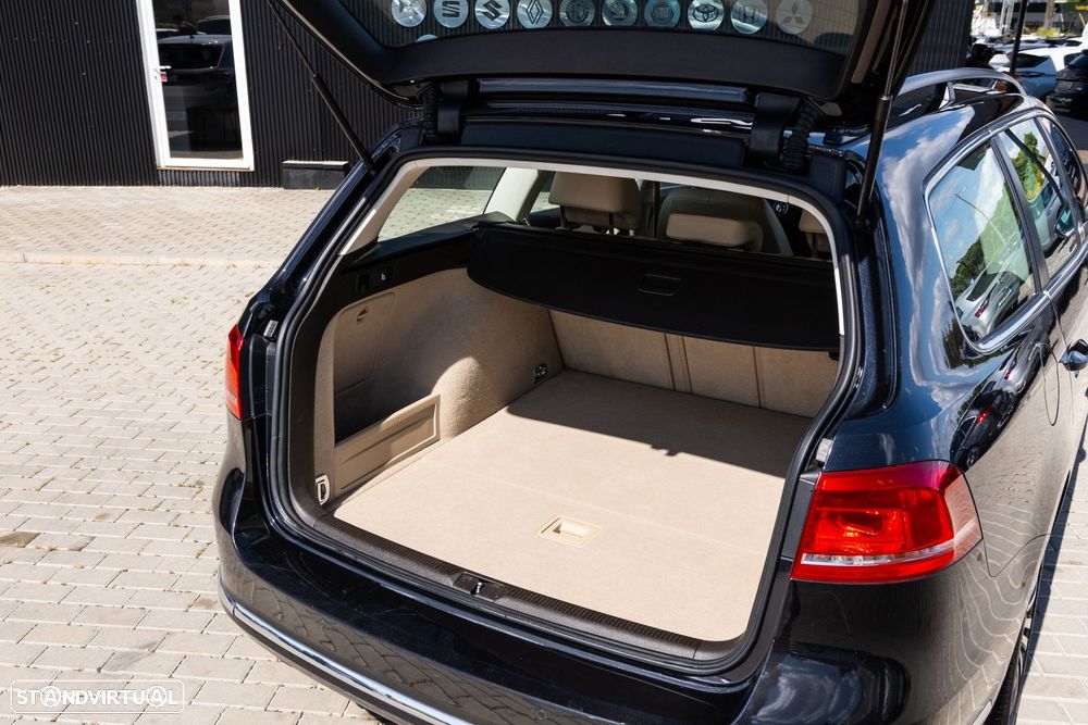 VW Passat Variant 2.0 TDI Highline - 9
