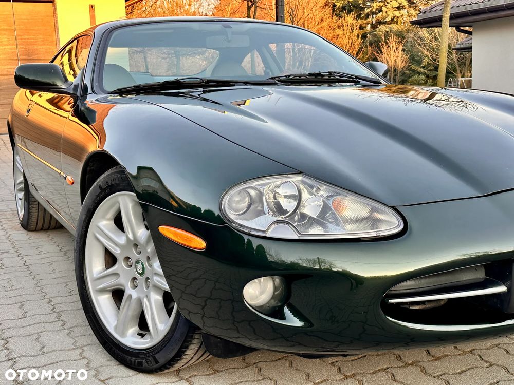 Jaguar XK8 Coupe - 13
