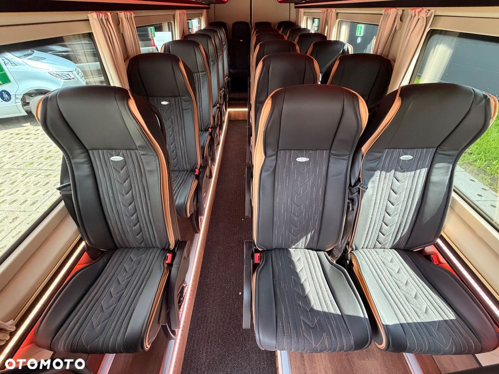 Mercedes-Benz Sprinter 519 - 12