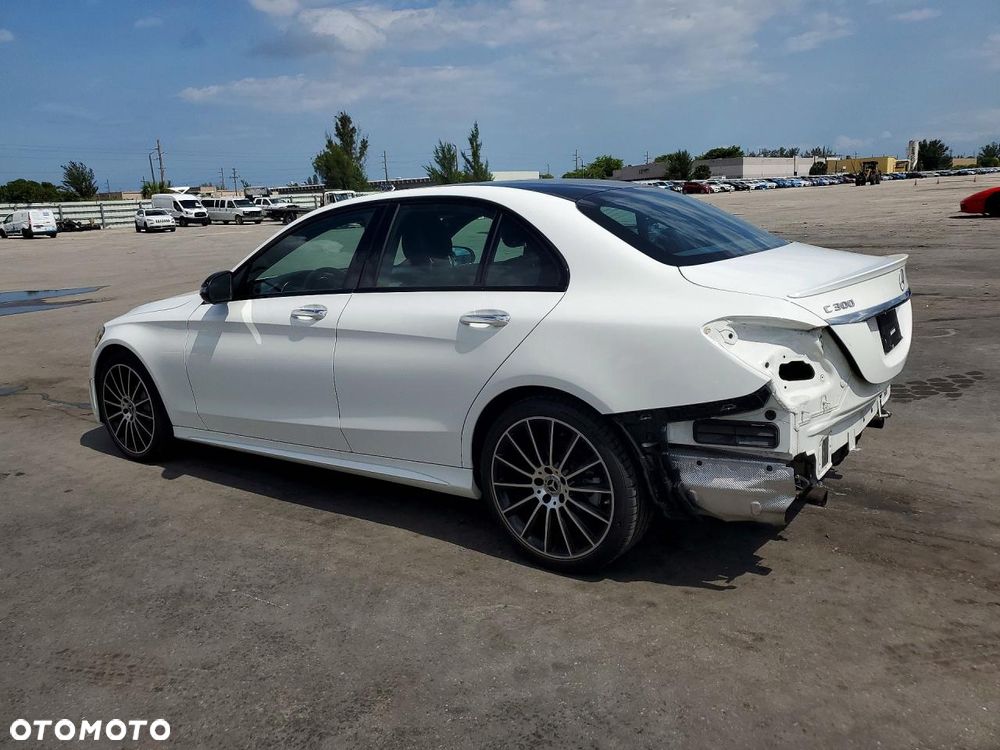Mercedes-Benz Klasa C 300 9G-TRONIC AMG Line - 5