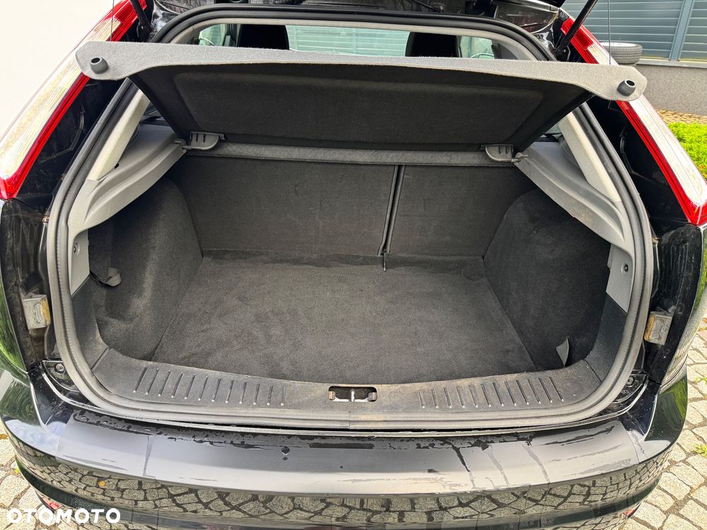 Ford Focus 1.6 16V Trend - 32