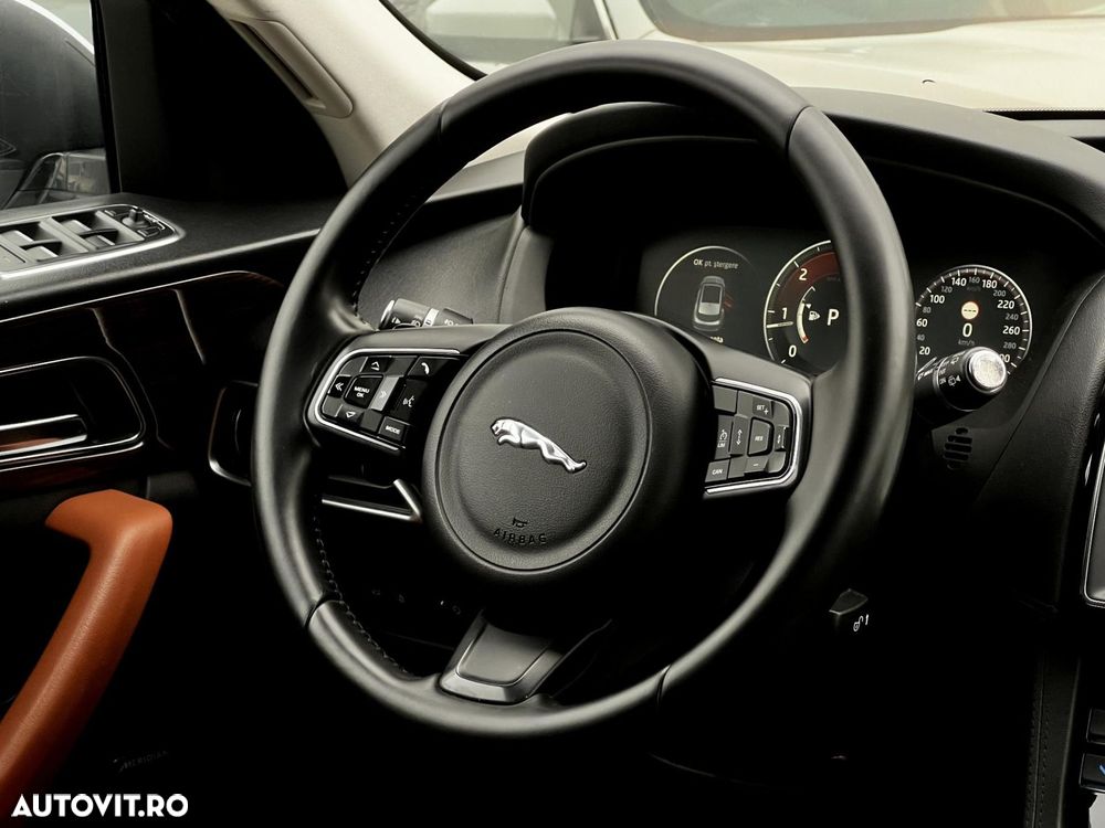 Jaguar F-Pace - 10