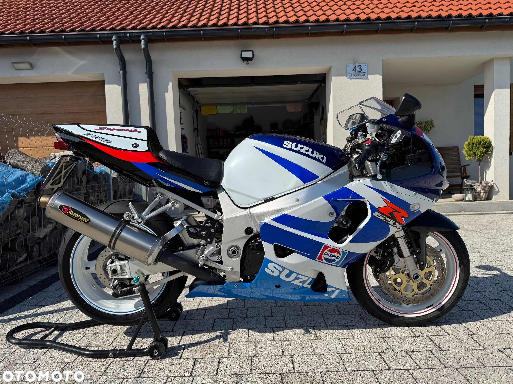 Suzuki GSX-R - 1