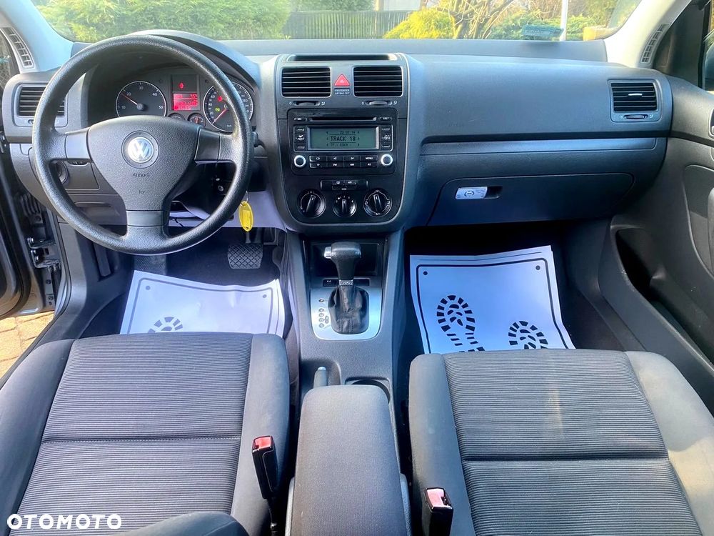 Volkswagen Golf 1.9 TDI Trendline DSG - 39