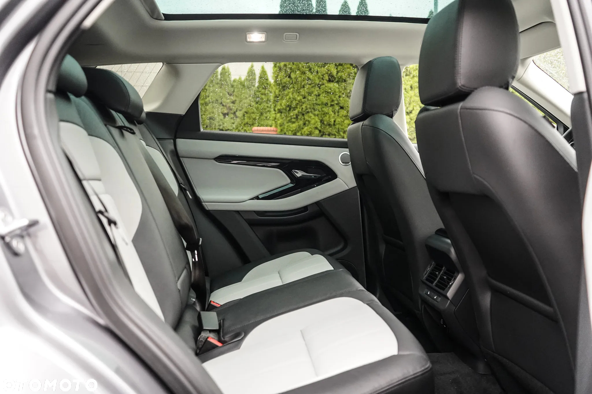 Land Rover Range Rover Evoque - 21