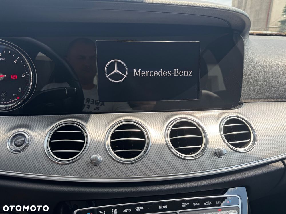 Mercedes-Benz Klasa E 220 d 4-Matic 9G-TRONIC - 11