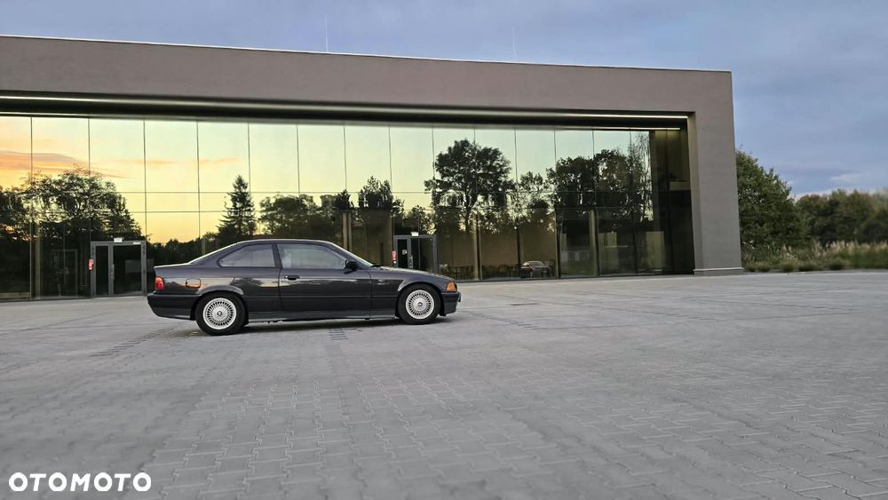 BMW Seria 3 325i - 6