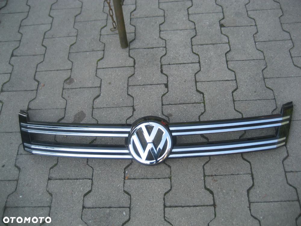 VW TIGUAN LIFT  ATRAPA GRILL ZNACZEK 5N0853655 - 1