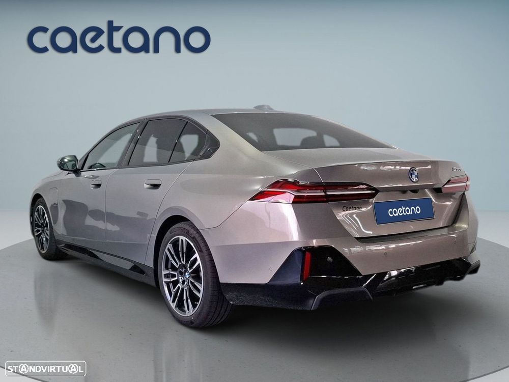 BMW 530 e Pack Desportivo M - 5