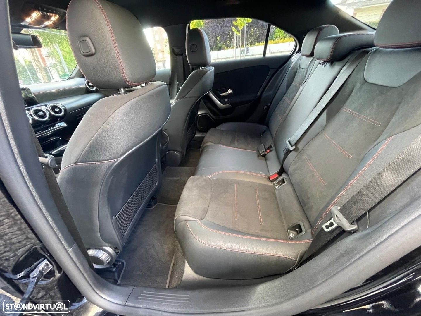 Mercedes-Benz A 250 Limousine e AMG Line - 15