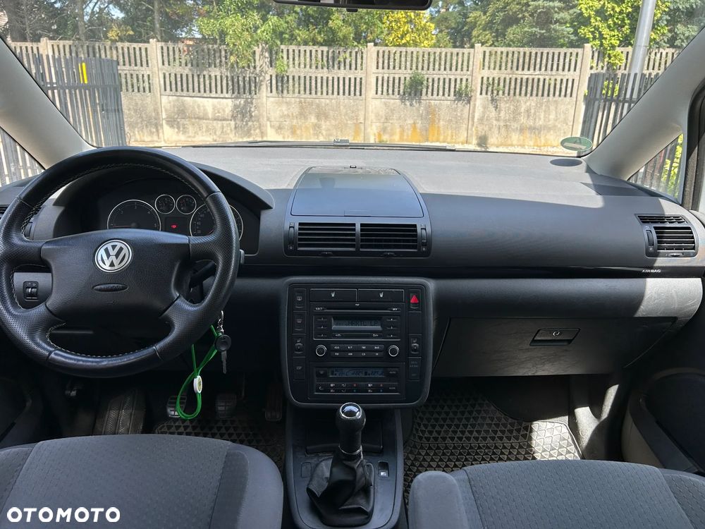 Volkswagen Sharan 1.9 TDI Exclusive Edition - 6