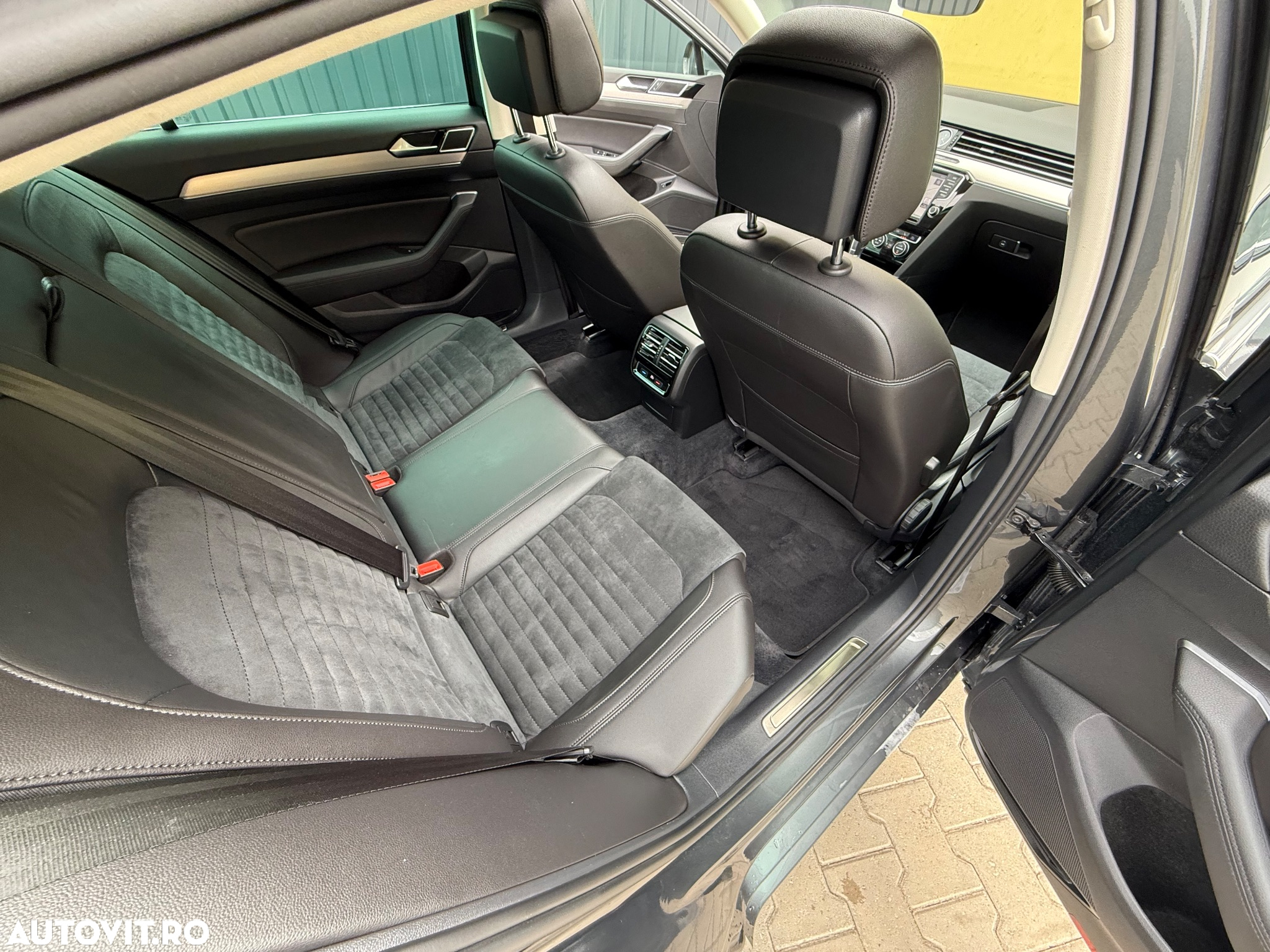 Volkswagen Passat 2.0 TDI DSG Highline - 12