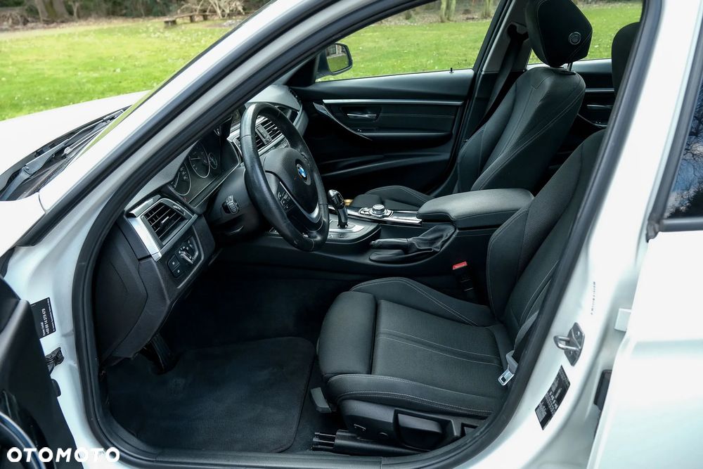 BMW Seria 3 320d Sport Line - 19