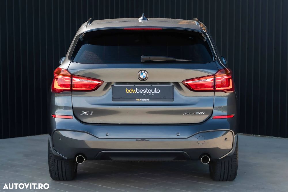 BMW X1 xDrive20i AT M Sport - 11