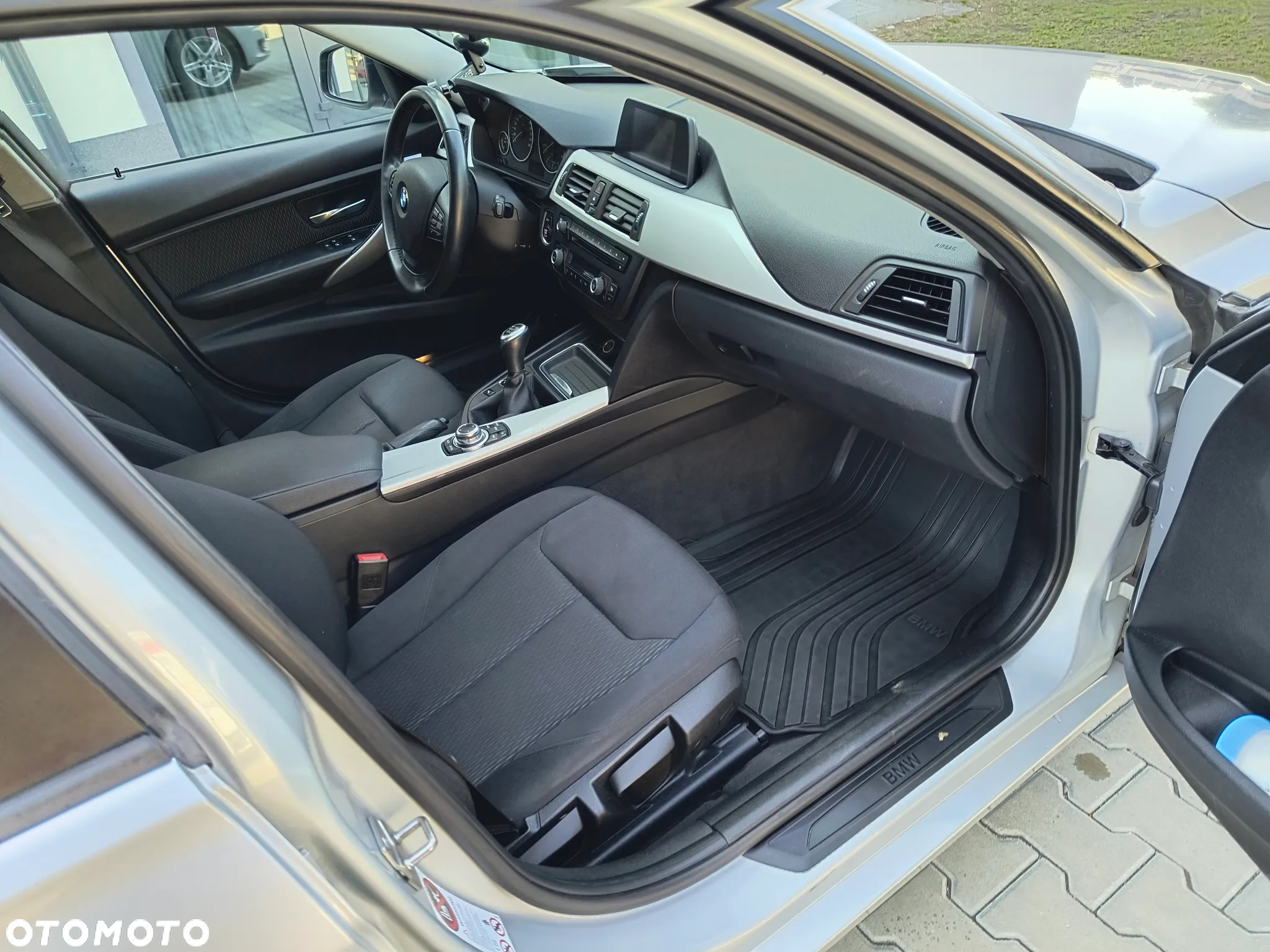 BMW Seria 3 320d DPF Touring - 15