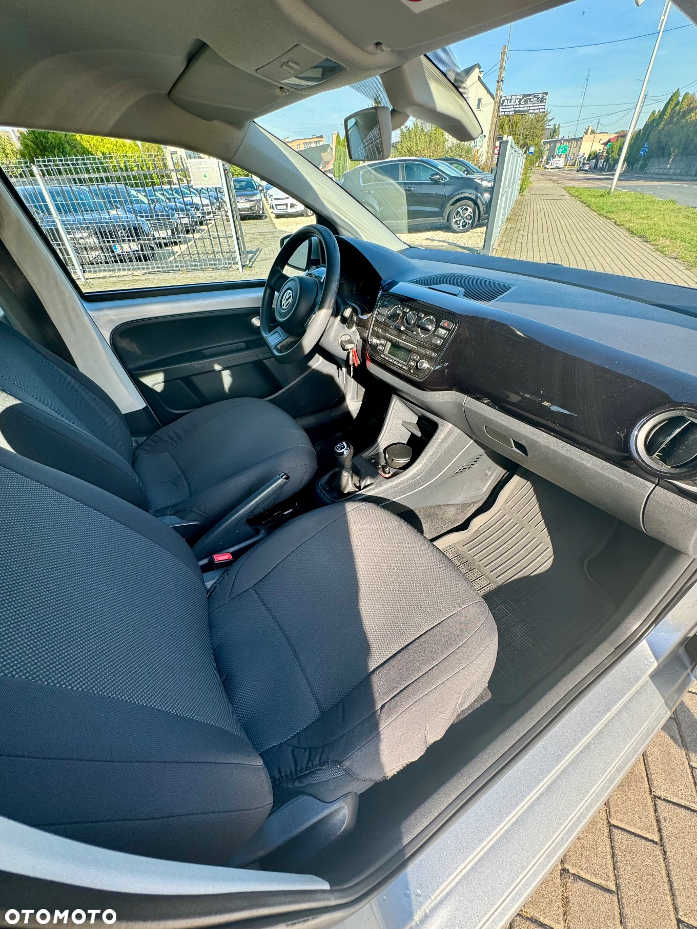 Volkswagen up! 1.0 beats - 15