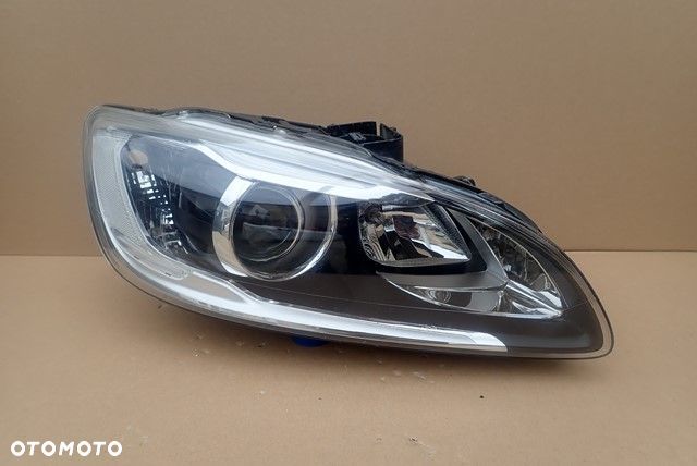 LAMPA PRAWA BI XENON SKRĘTNY VOLVO V60 S60 FL 13- - 1